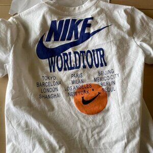 Nike World Tour Tshirt WOMENS L
